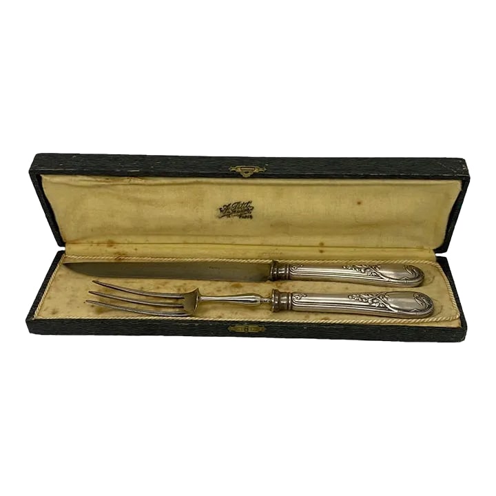 Early 20th Century French Paris Silverplate Two-Piece Carving Set With Green Storage Case: Exquisite Early 20th Century French Paris Silver Plate Carving Set with Green Storage Case. Indulge in the timeless elegance of this Early 20th Century French Paris Silver Plate Two-Piece Carving