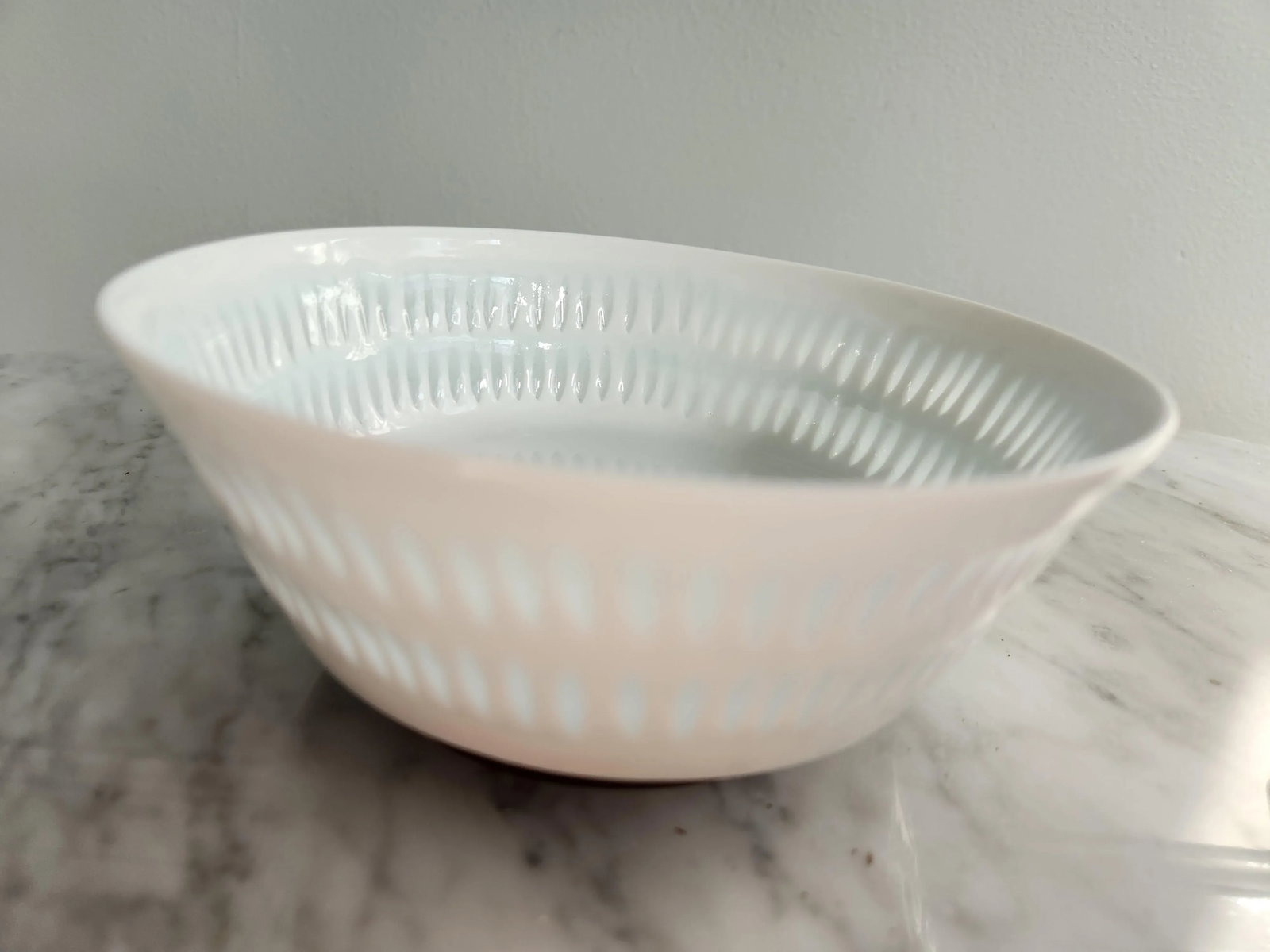 Large 1950s Porcelain Friedl Holzer-Kjellberg Rice Bowl for Arabia - 3