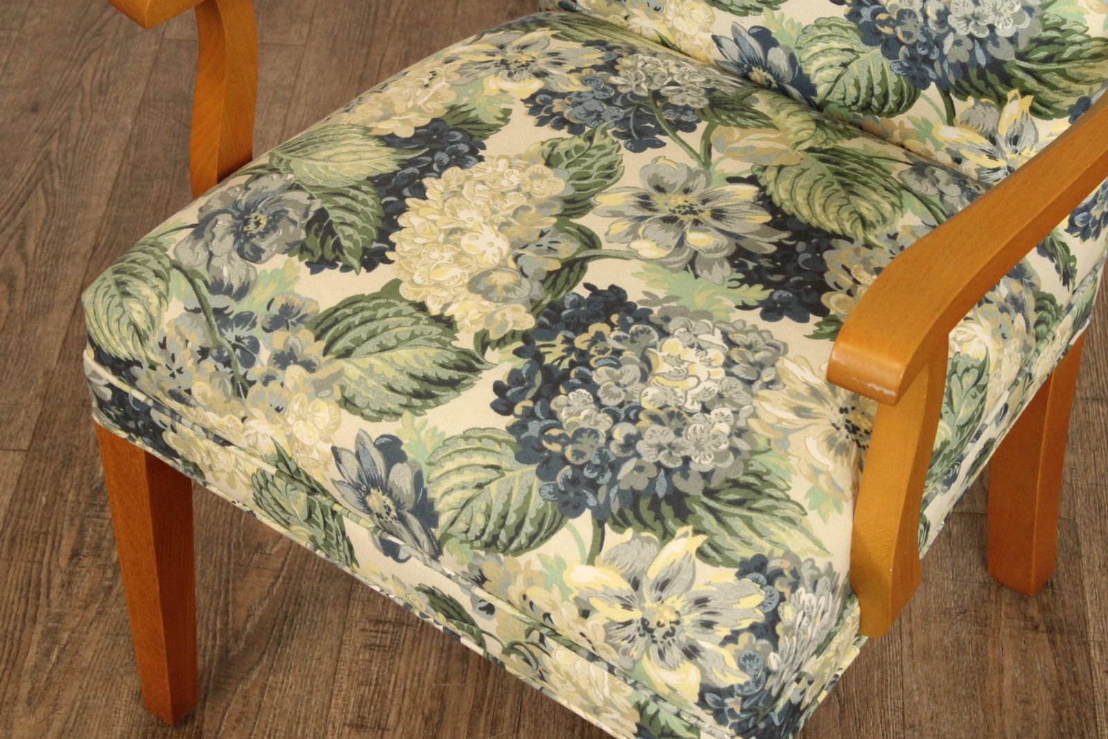 Ethan Allen Traditional Pair of Armchairs - 10