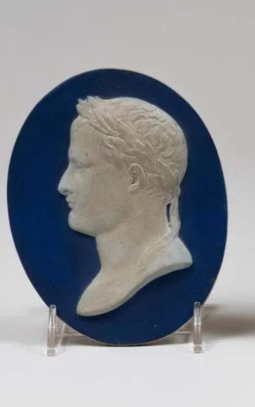 A Porcelain Wall Plaque Bust of the General Napoleon Bonaparte as Caesar in Porcelain - 3
