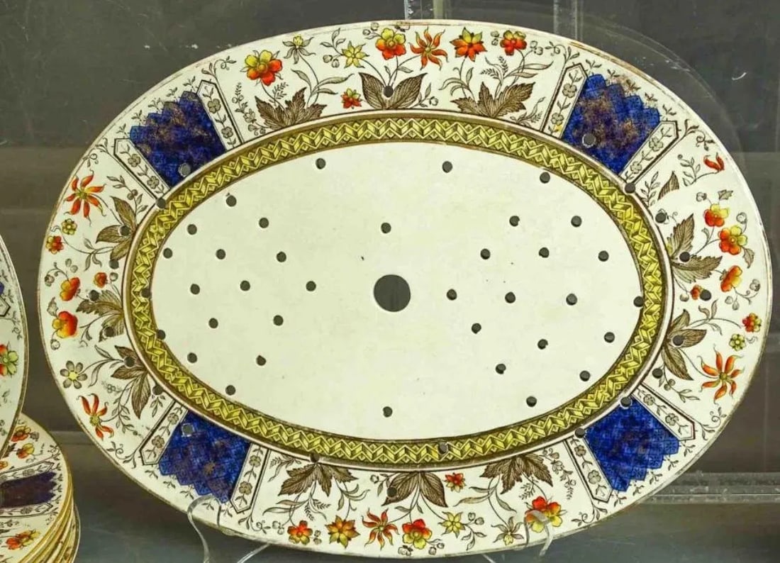 Late 19th Century Sampson and Hancock Norman Pattern 45 Piece English Cobalt Blue Dinner Service- 45 - 3