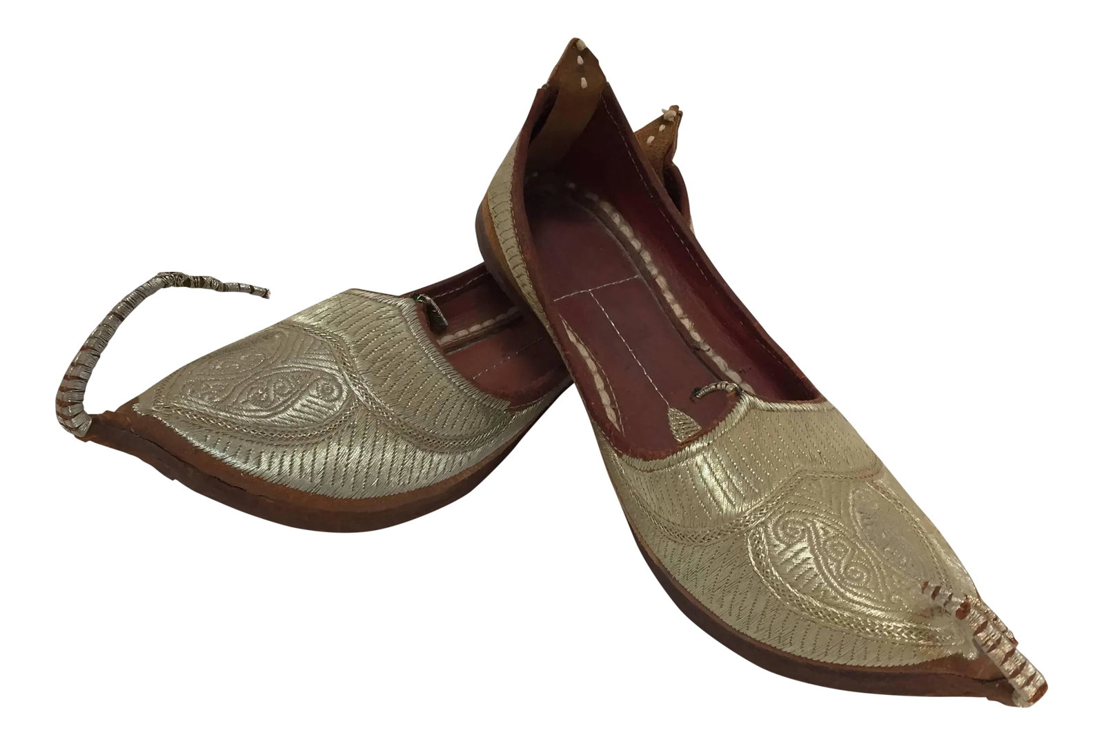 Middle Eastern Arabian Turkish Leather Shoes With Gold Embroidered Curled Toe: Amazing vintage Middle Eastern gold embroidered shoes. Ceremonial wedding slippers, embroidered with gold thread. Aladdin, Ali Baba Arabic genie style with gold and leather sole and classic curled