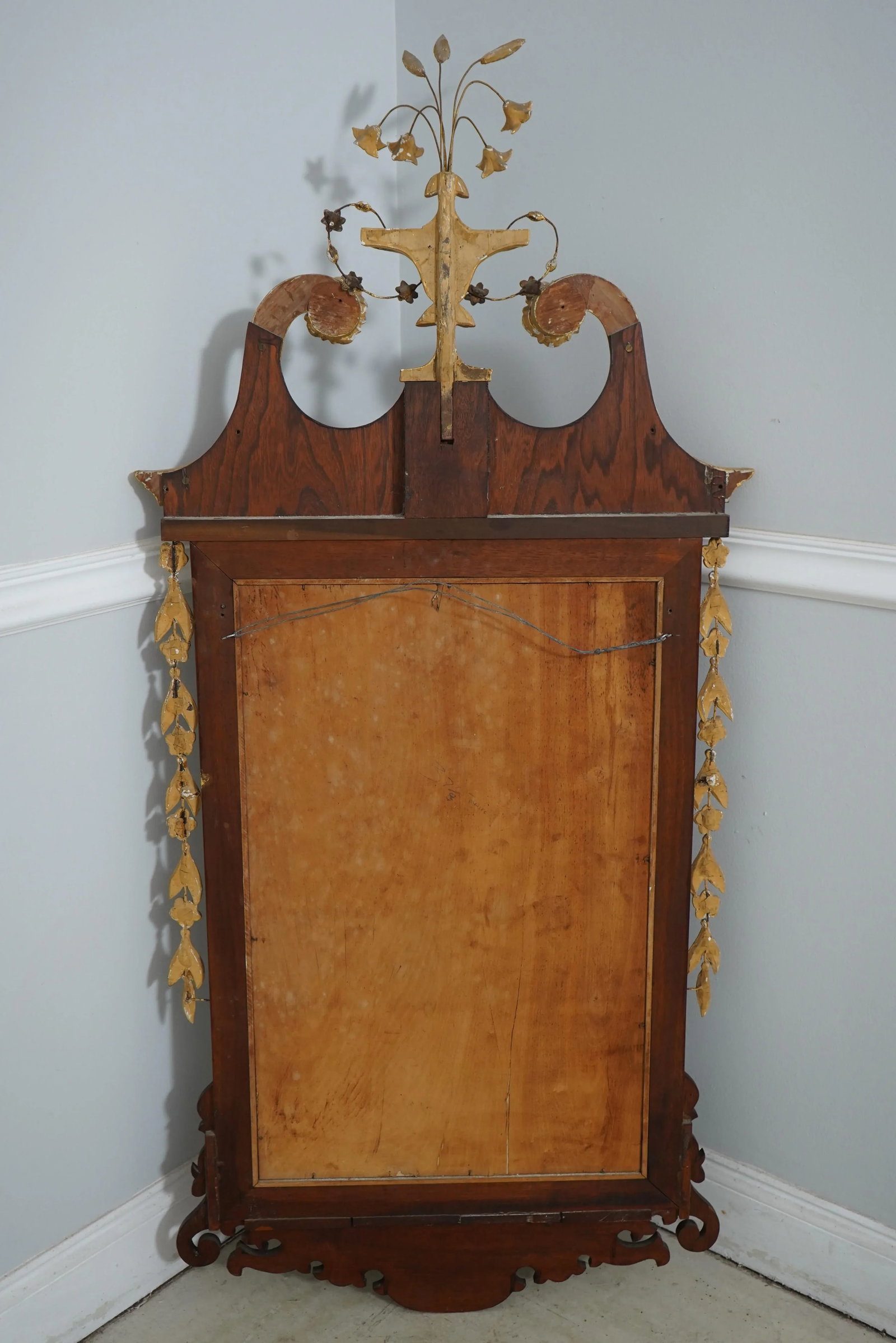 Vintage Federal Style Mahogany Mirror W. Gold Gilt - 11