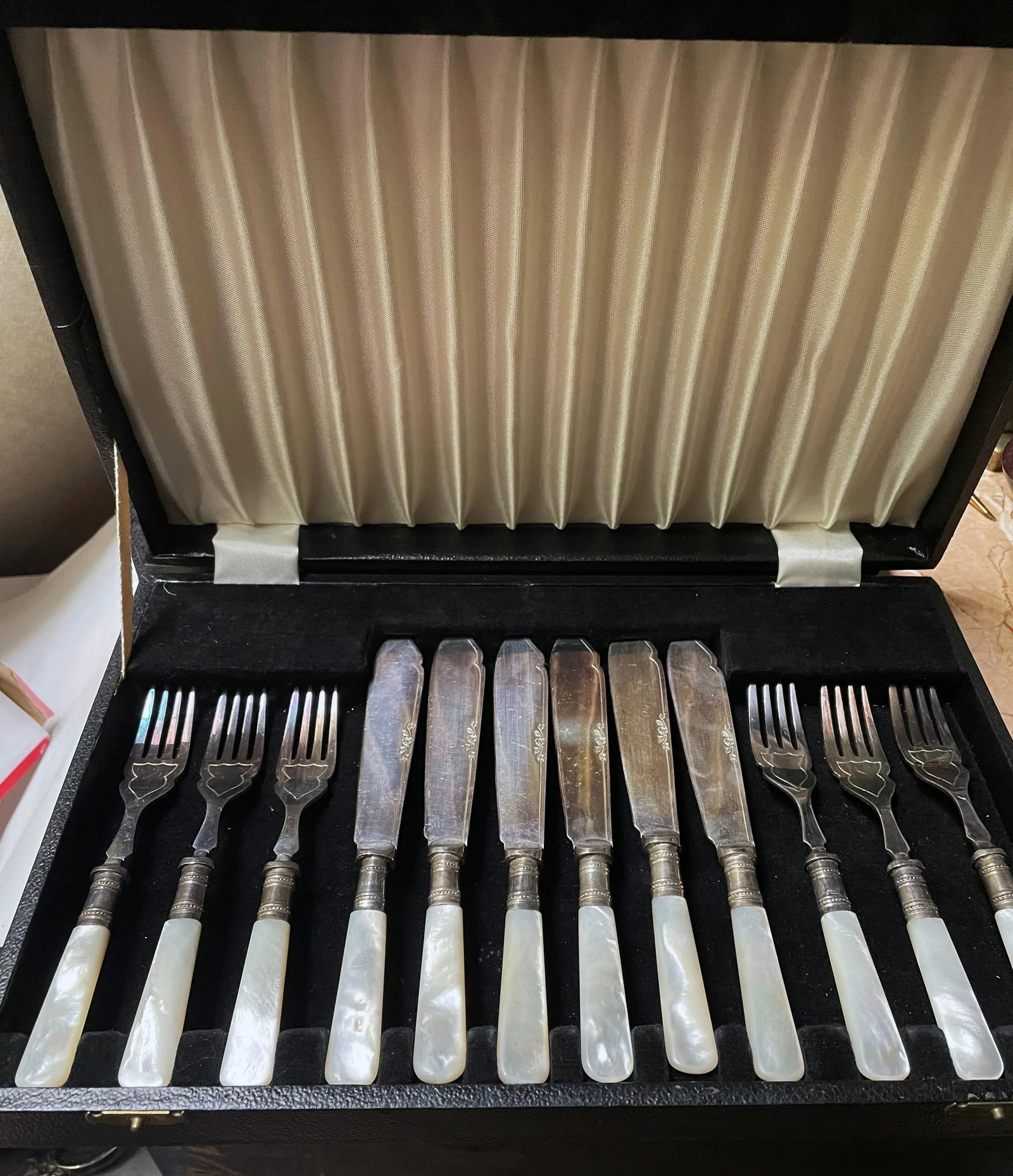 Antique Sheffield England Boxed Fish/Dessert Forks & Knives with Mop Handles- 12 Pieces - 2