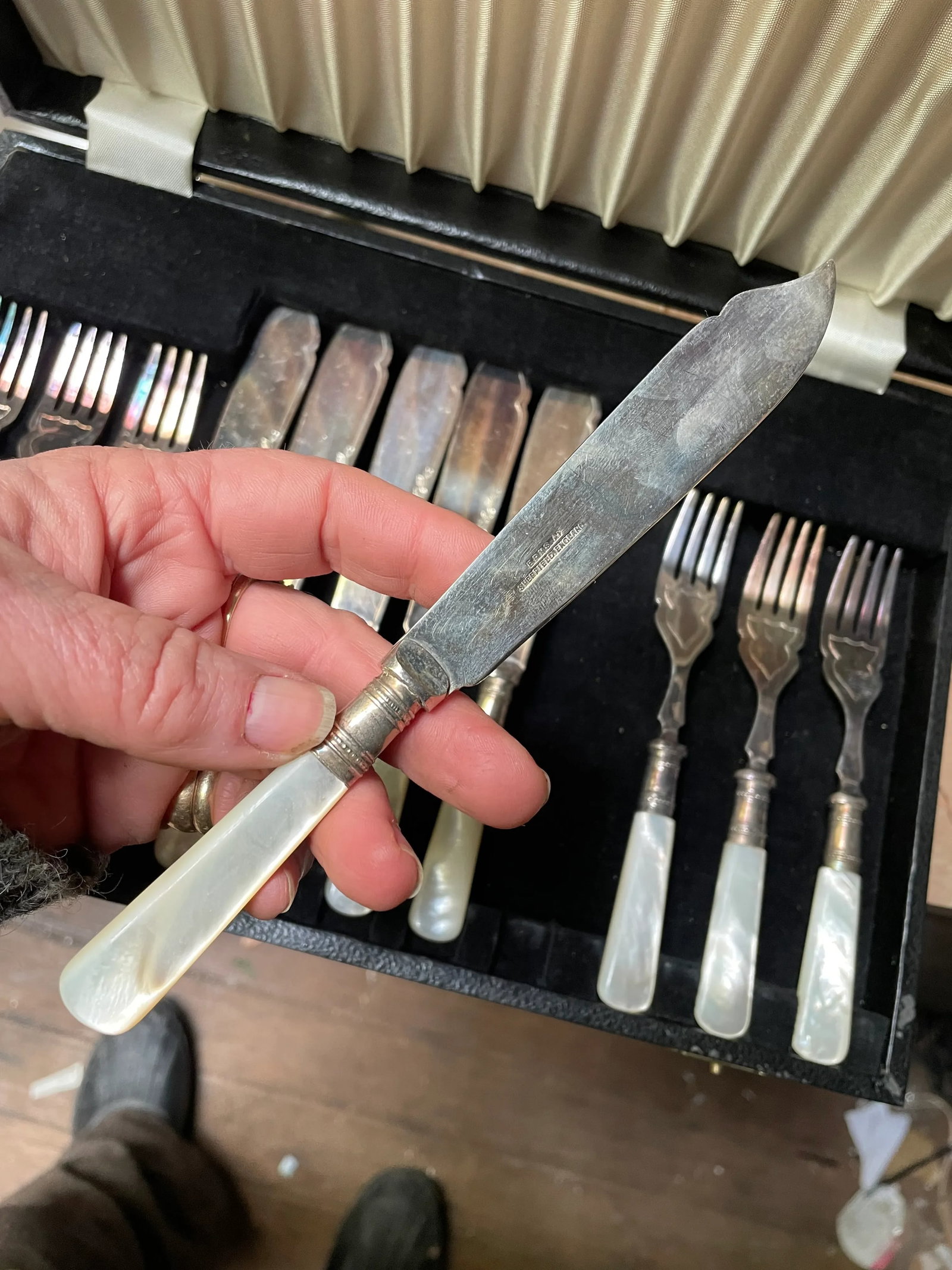 Antique Sheffield England Boxed Fish/Dessert Forks & Knives with Mop Handles- 12 Pieces - 5