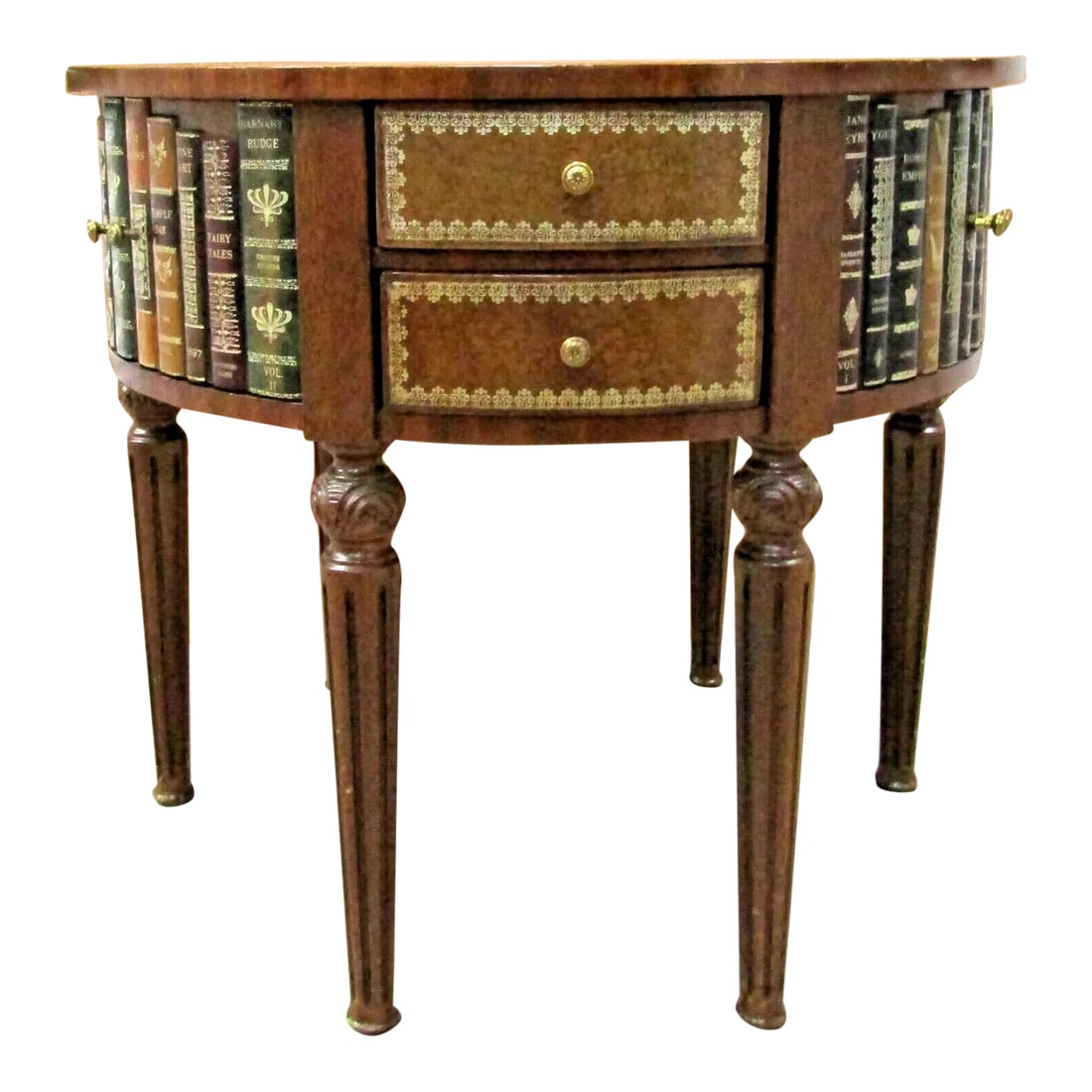 1950s Vintage Maitland Smith Signature Tromp l'Oeil Center Drum Table Tooled Leather: Vintage Maitland Smith Signature Tromp l'oeil Center Drum Table Tooled Leather This is a beautiful round table by Maitland-Smith. It has a leather top and tooled leather faux (trompe l'oeil ) book