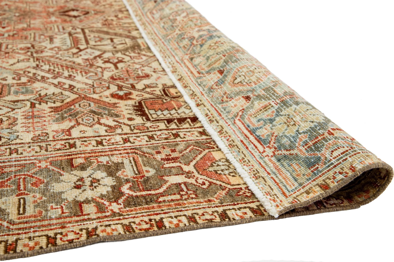 Peach Persian Heriz Antique Wool Rug Featuring a Medallion Motif From the 1920s - 4