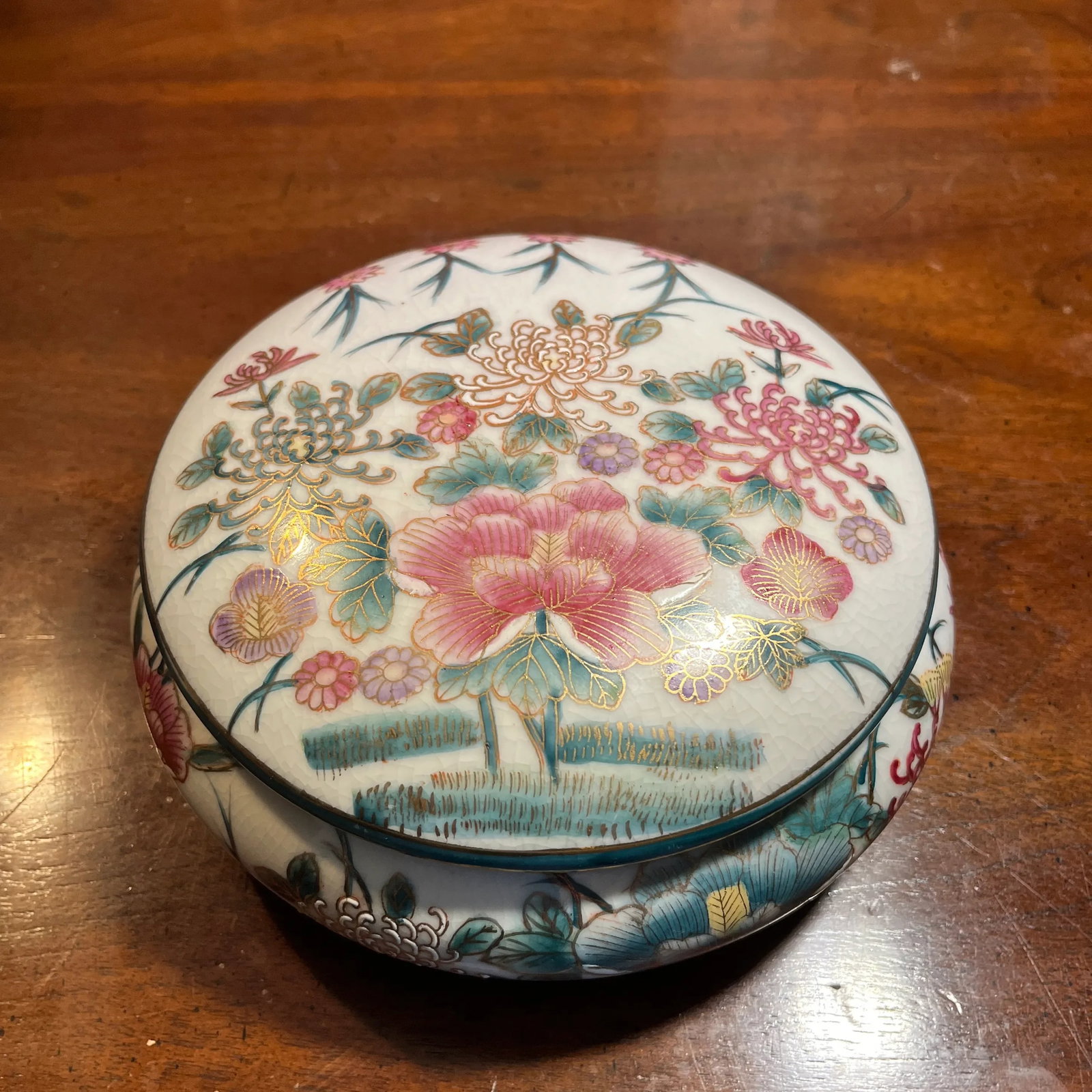 Vintage Ornate Chinoiserie Lidded Porcelain Powder Bowl - 12