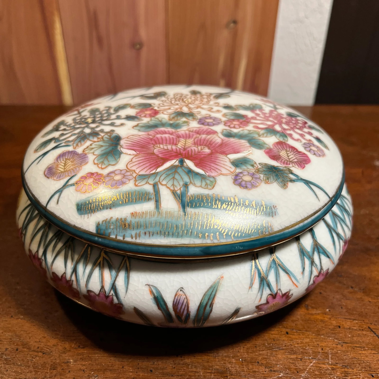 Vintage Ornate Chinoiserie Lidded Porcelain Powder Bowl - 2