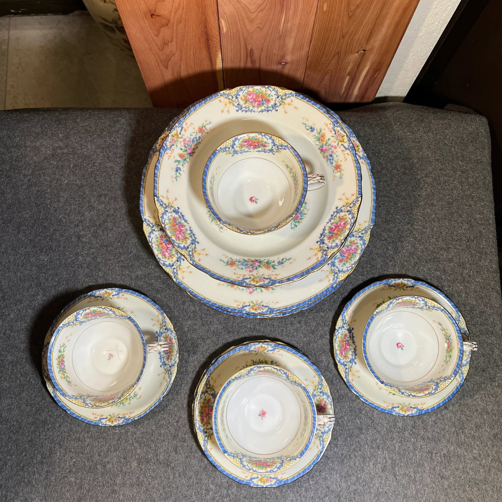 14 Piece-Early 20th Century Rhoda Rhoda Blue by Black Knight Dinnerware Set, Germany - 2