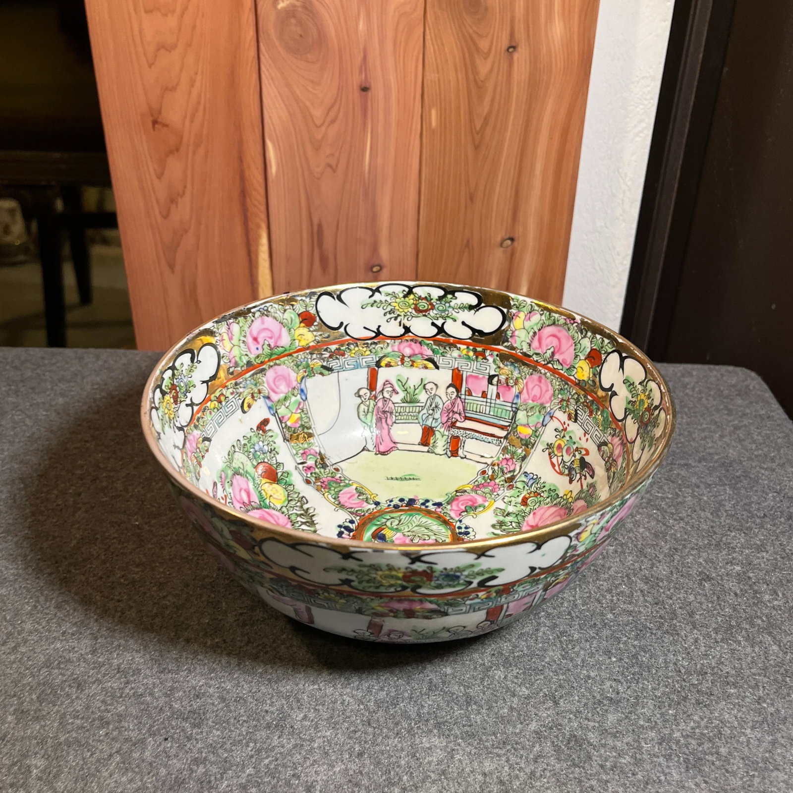 Mid 20th Century Hand-Painted Chinese Rose Medallion Bowl - 10
