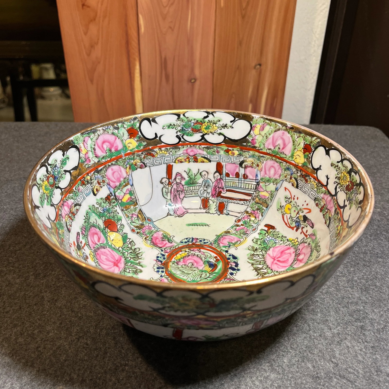 Mid 20th Century Hand-Painted Chinese Rose Medallion Bowl - 2