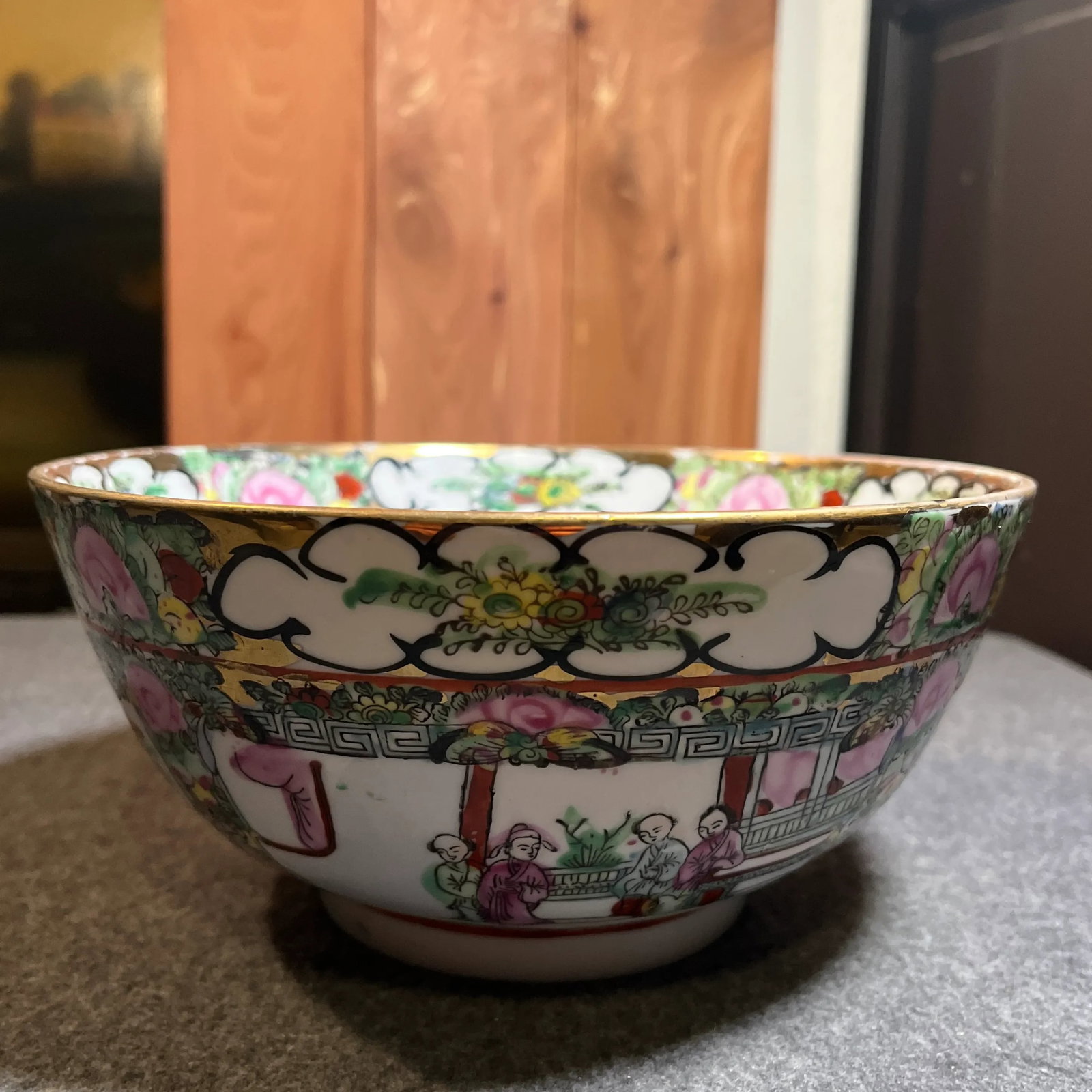 Mid 20th Century Hand-Painted Chinese Rose Medallion Bowl - 3