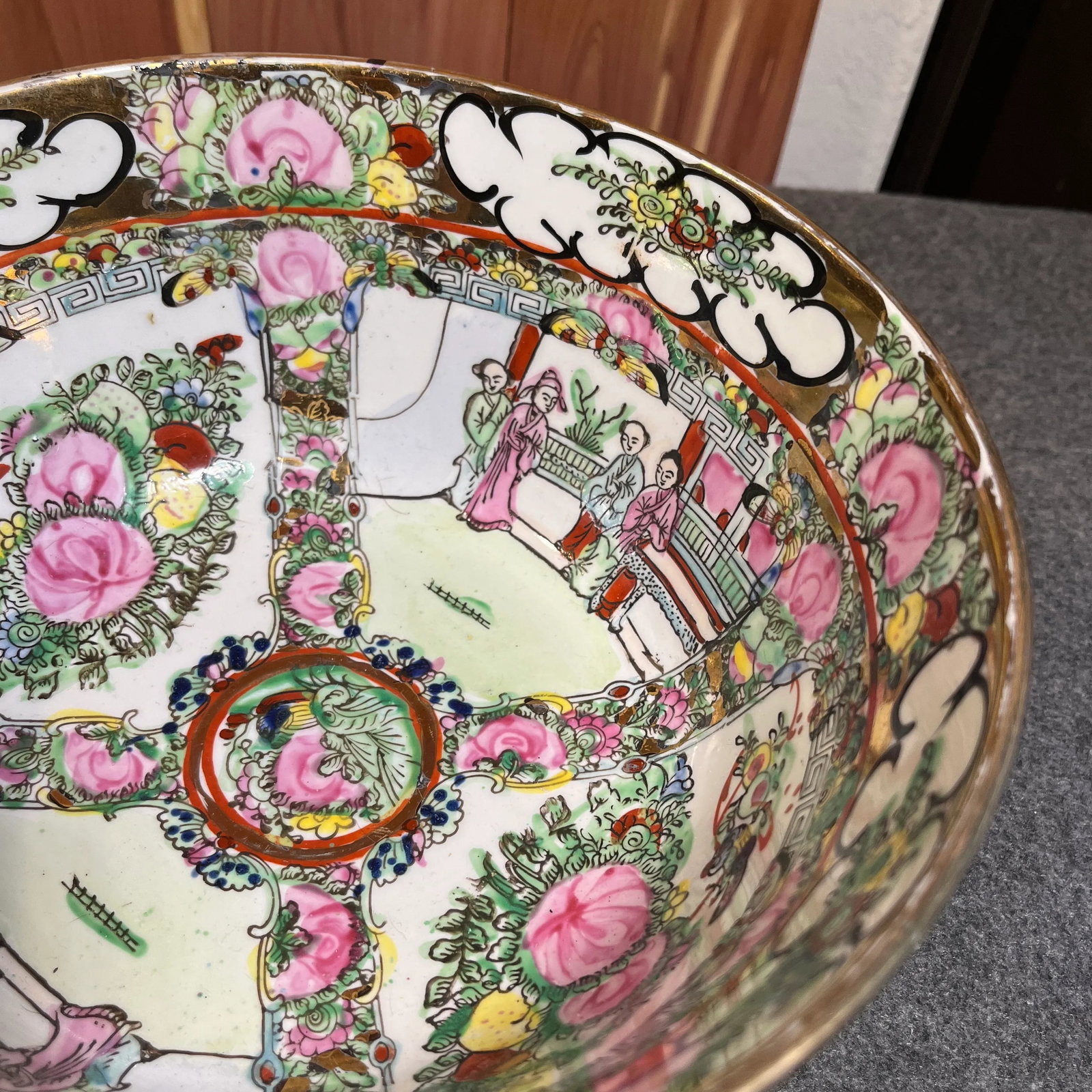 Mid 20th Century Hand-Painted Chinese Rose Medallion Bowl - 5