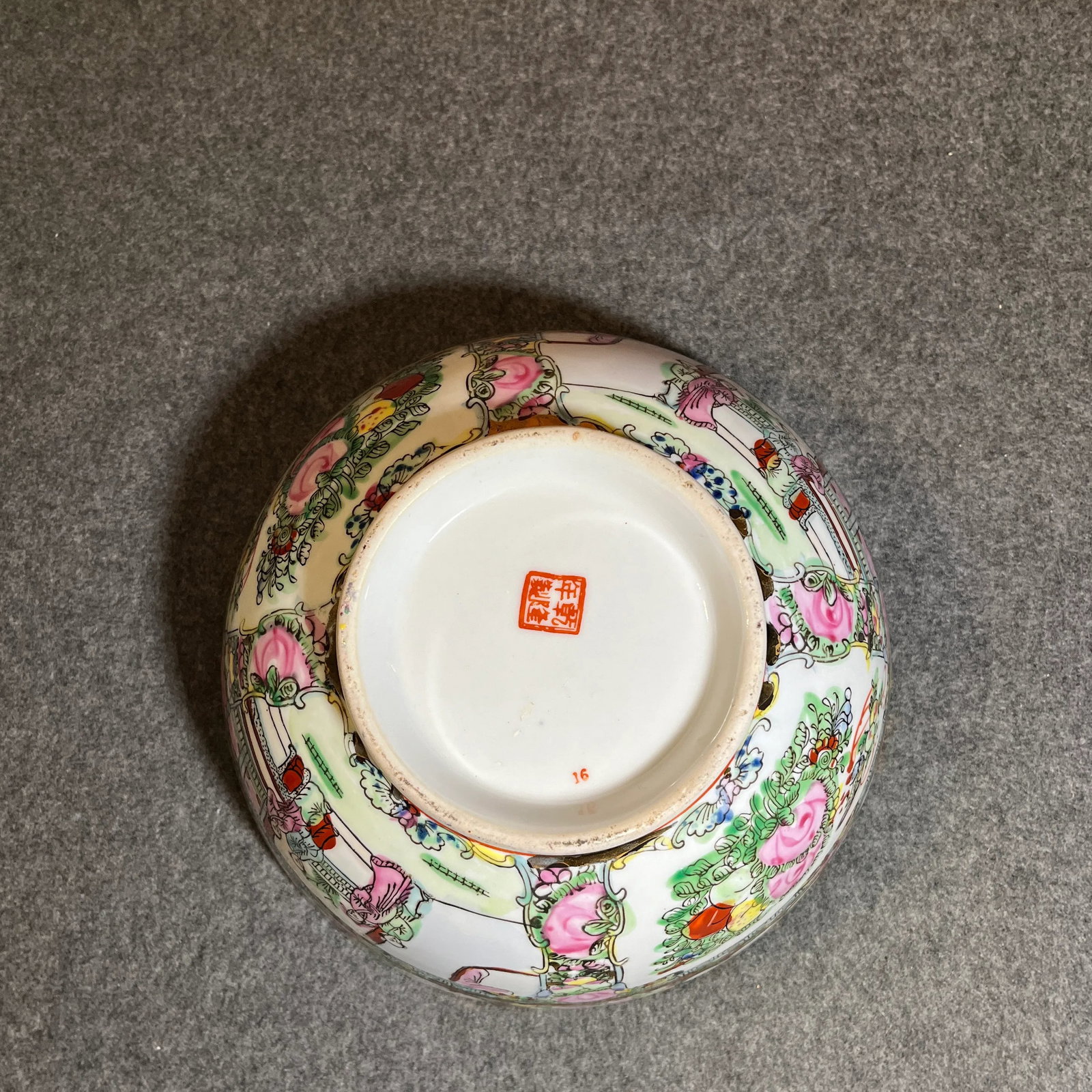 Mid 20th Century Hand-Painted Chinese Rose Medallion Bowl - 6