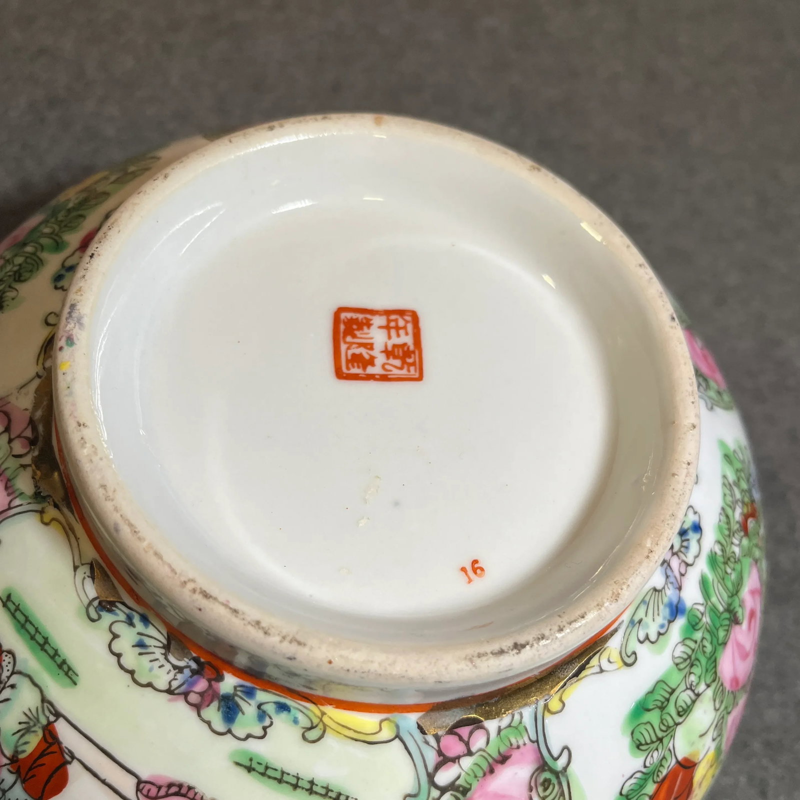Mid 20th Century Hand-Painted Chinese Rose Medallion Bowl - 7