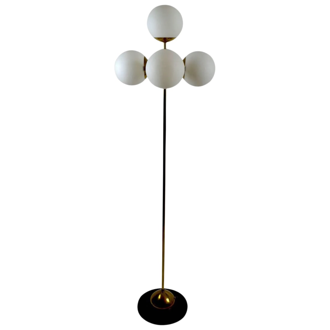 Five Globe Light Sputnik Floor Lamp in Brass and Black: Five glass ball globes each mounted on a brass pole, on a black metal base. Clean, original working condition, probably American made in the Italian style. Each ball globe is 6 diameter. Base 12 diame