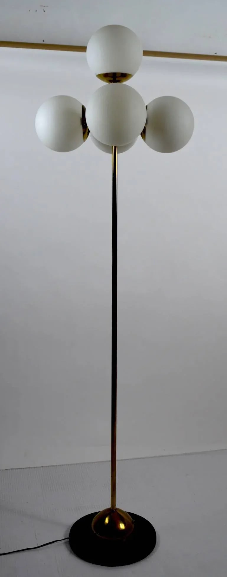 Five Globe Light Sputnik Floor Lamp in Brass and Black - 6