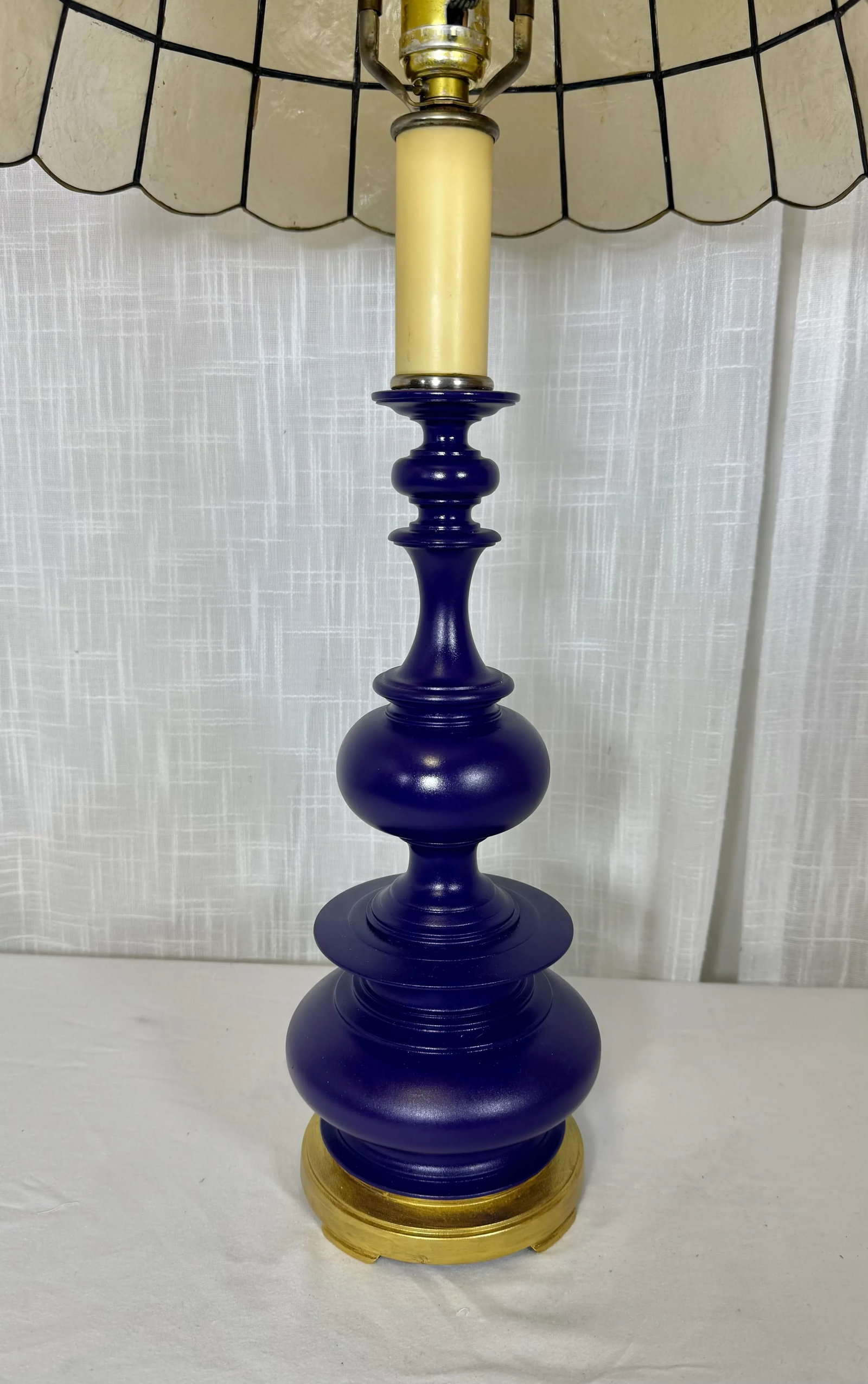 Vintage Stiffel Aubergine Purple Table Lamp With Capiz Shell Shade - Newly Painted - 4