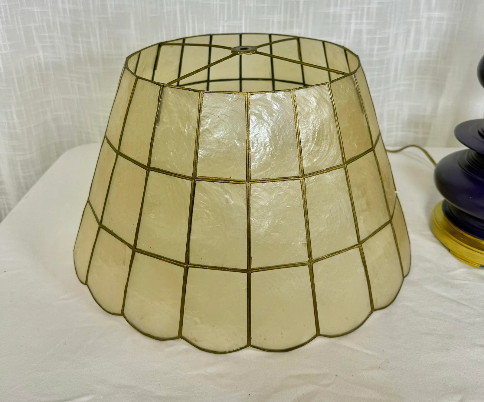 Vintage Stiffel Aubergine Purple Table Lamp With Capiz Shell Shade - Newly Painted - 5