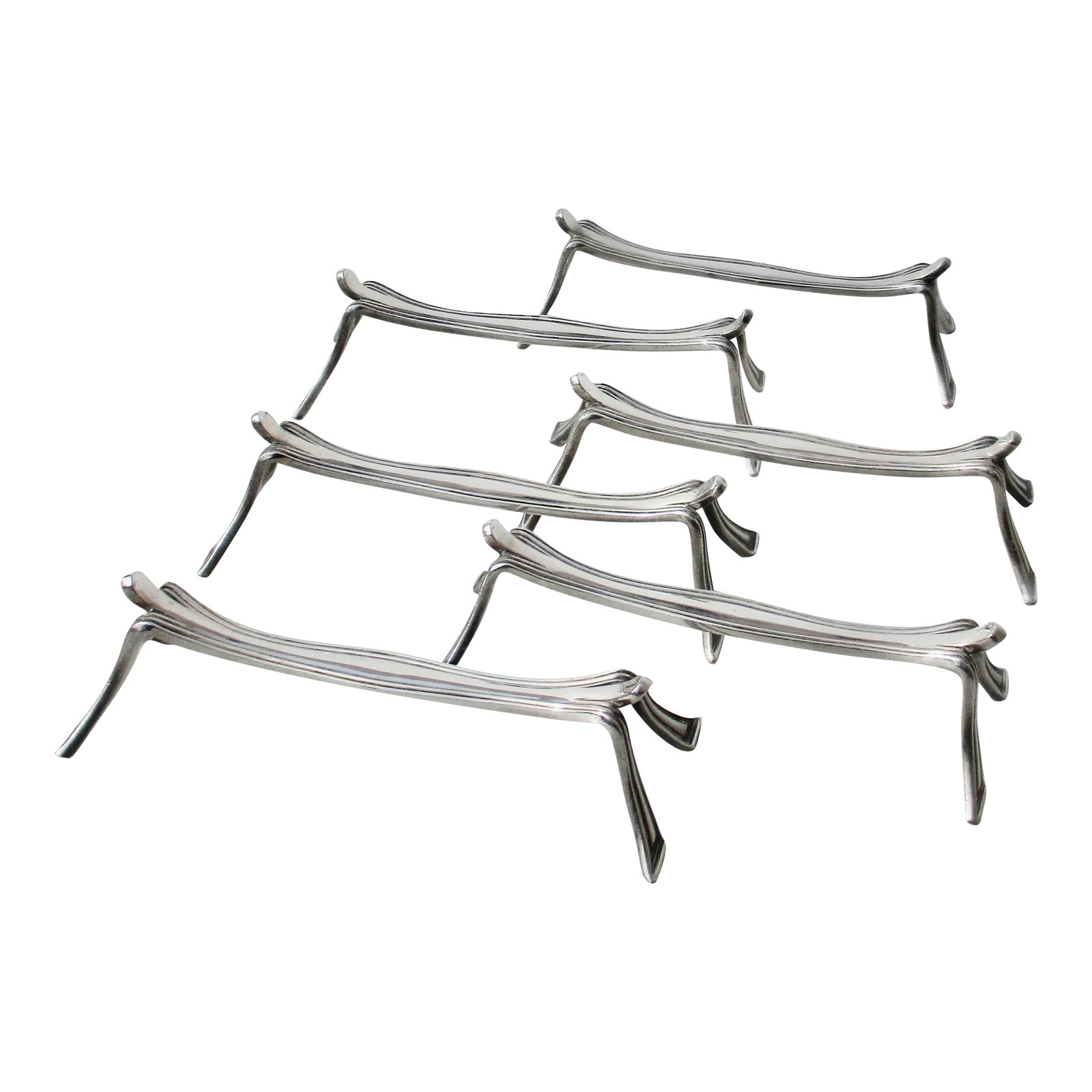 Christofle Knife Rests Set of 6: Christofle knife rests in sterling silver. A set of 5 pieces from about 1900. The measurements are 4.25" long and 1.5". Antique aesthetic movement designs with a wide stance and wavy linear design. IN