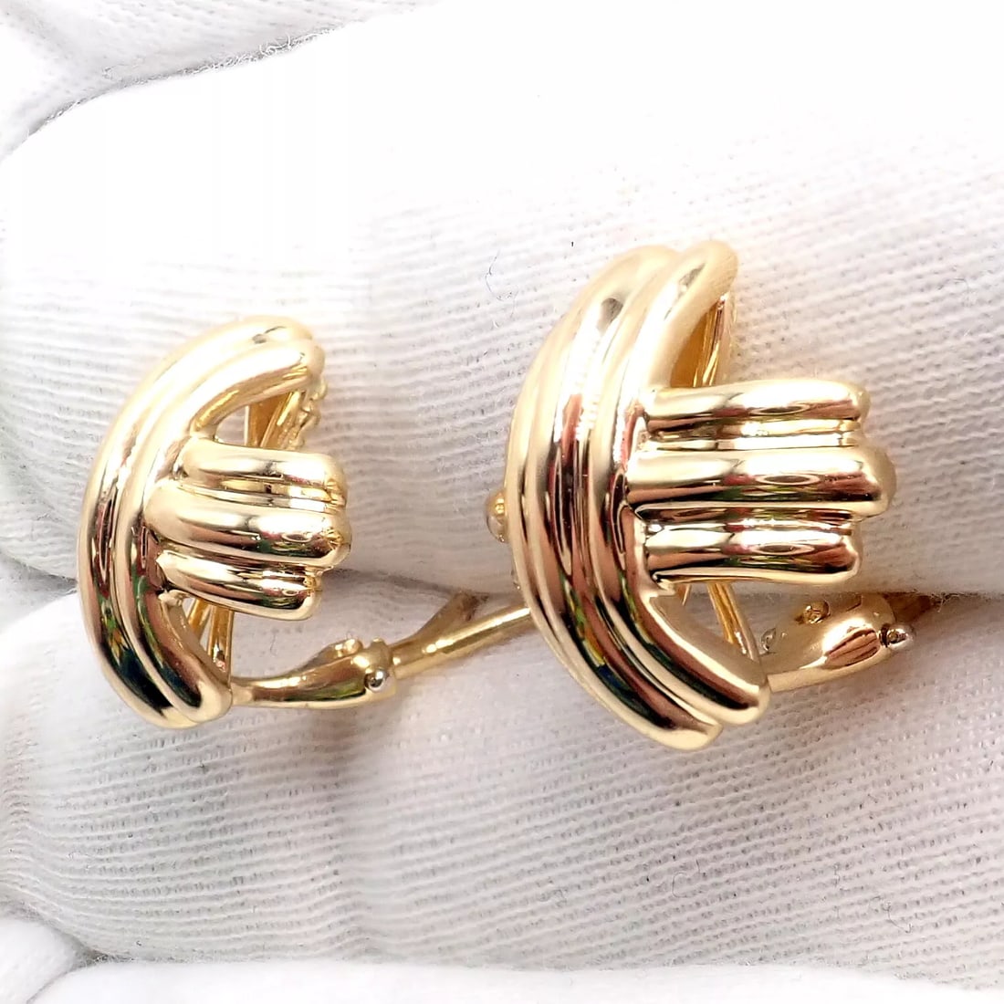 Late 20th Century Vintage Tiffany & Co. X Kiss Yellow Gold Medium Earrings, A Pair - 2