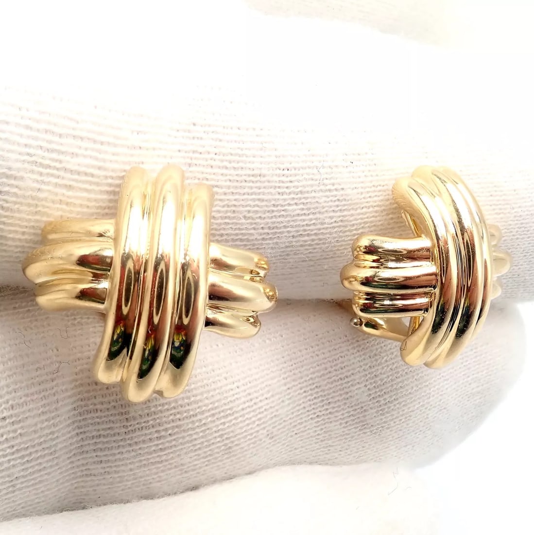 Late 20th Century Vintage Tiffany & Co. X Kiss Yellow Gold Medium Earrings, A Pair - 7