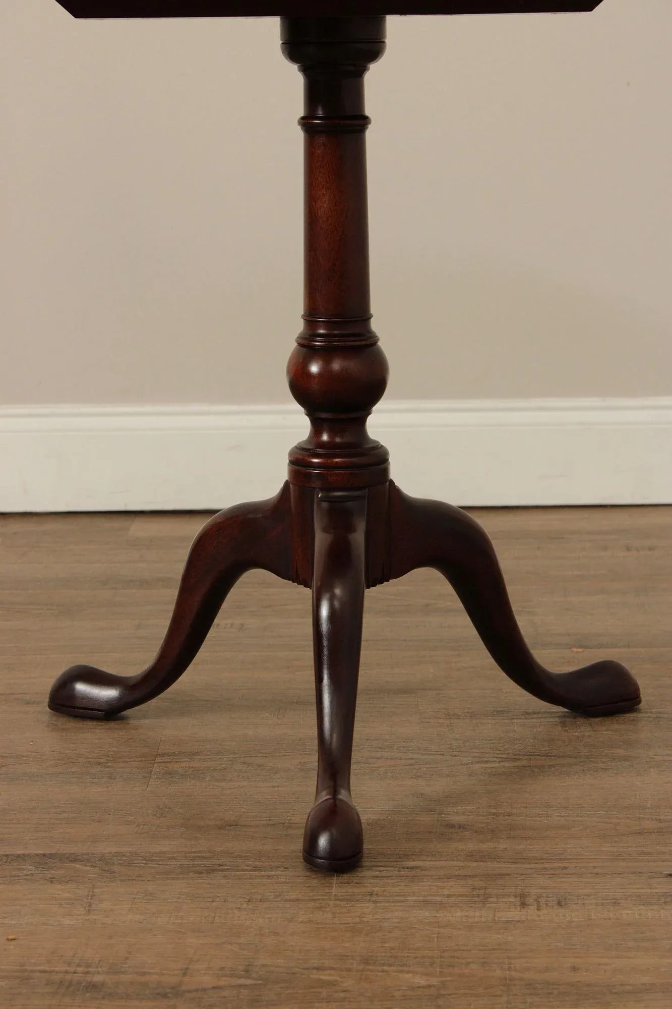 Stickley Federal Style Mahogany Pie Crust Tea Table - 11