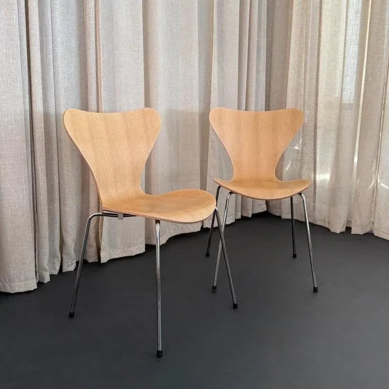 Pair of Arne Jacobsen for Fritz Hansen Bleached Ash Series 7 Chairs - 3