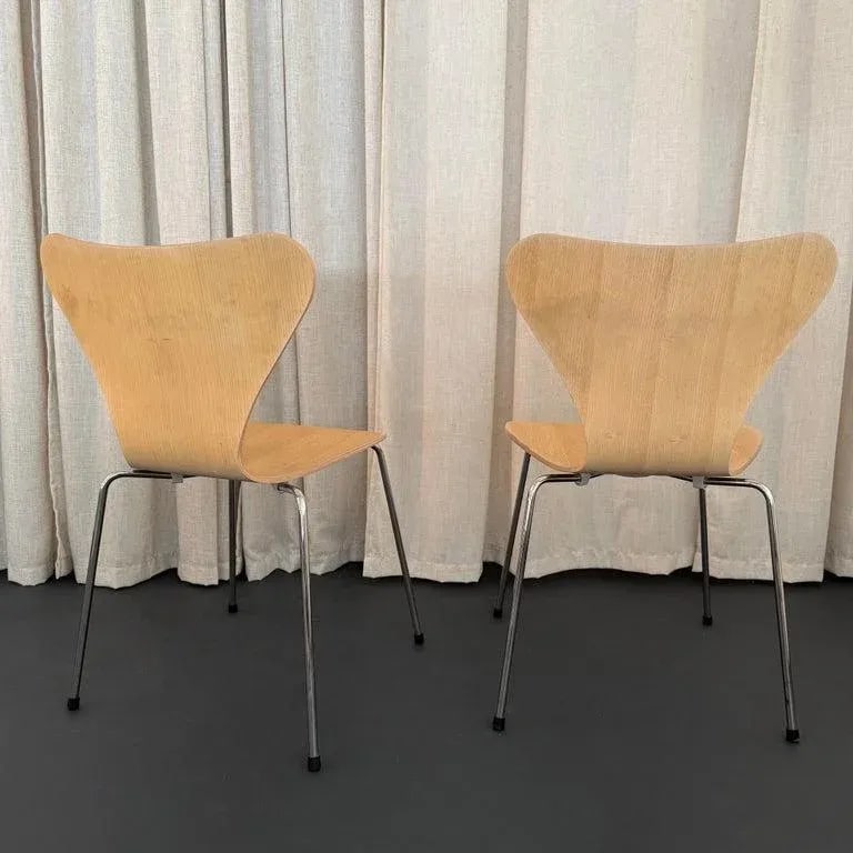 Pair of Arne Jacobsen for Fritz Hansen Bleached Ash Series 7 Chairs - 7