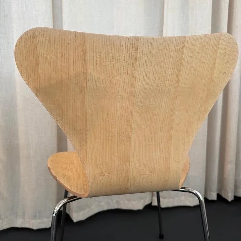 Pair of Arne Jacobsen for Fritz Hansen Bleached Ash Series 7 Chairs - 8
