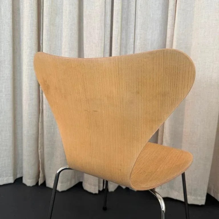 Pair of Arne Jacobsen for Fritz Hansen Bleached Ash Series 7 Chairs - 9