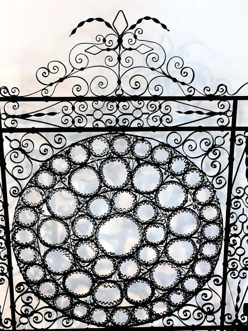 19th Century High Victorian Wrought Iron Wire Work Medallion Fires Screen - 4