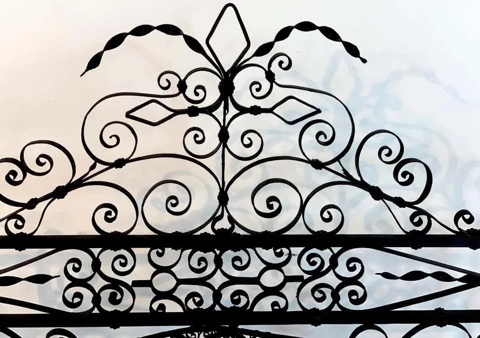 19th Century High Victorian Wrought Iron Wire Work Medallion Fires Screen - 8