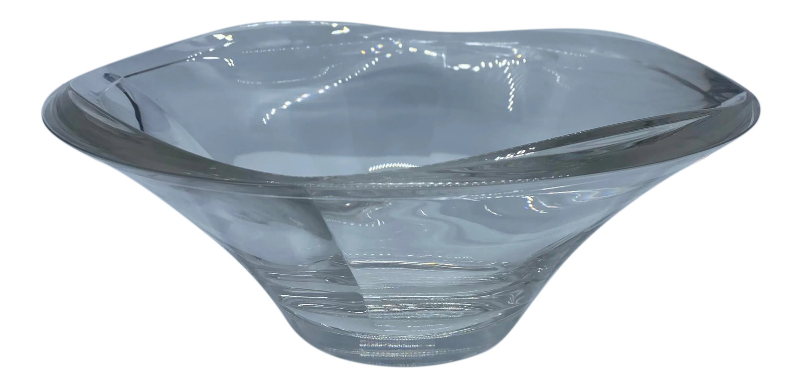Late 20th Century Villeroy & Boch Modernist Crystal Centerpiece Bowl: Stunning Modernist Villeroy & Boch 11" Wide Crystal Bowl in the "Grammercy" Pattern. This beautiful bowl is in excellent condition with no chips or cracks. There are minor scratches due to normal use.