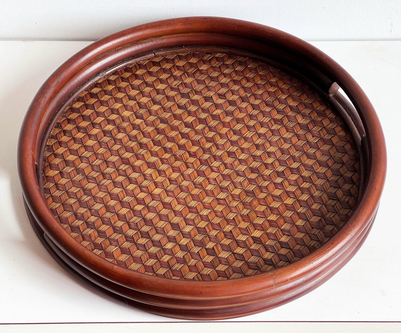 Japanese Round Woven Bamboo Tray With Trompe L'Oeil Geometric Pattern - 2
