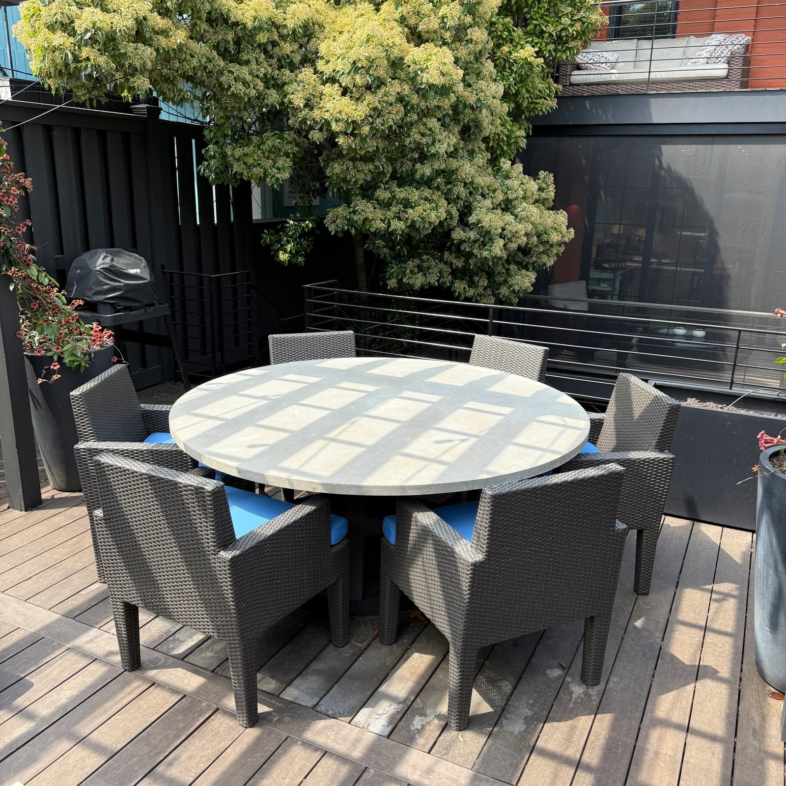 RH Round Outdoor Dining Table & 6 Chairs - 2