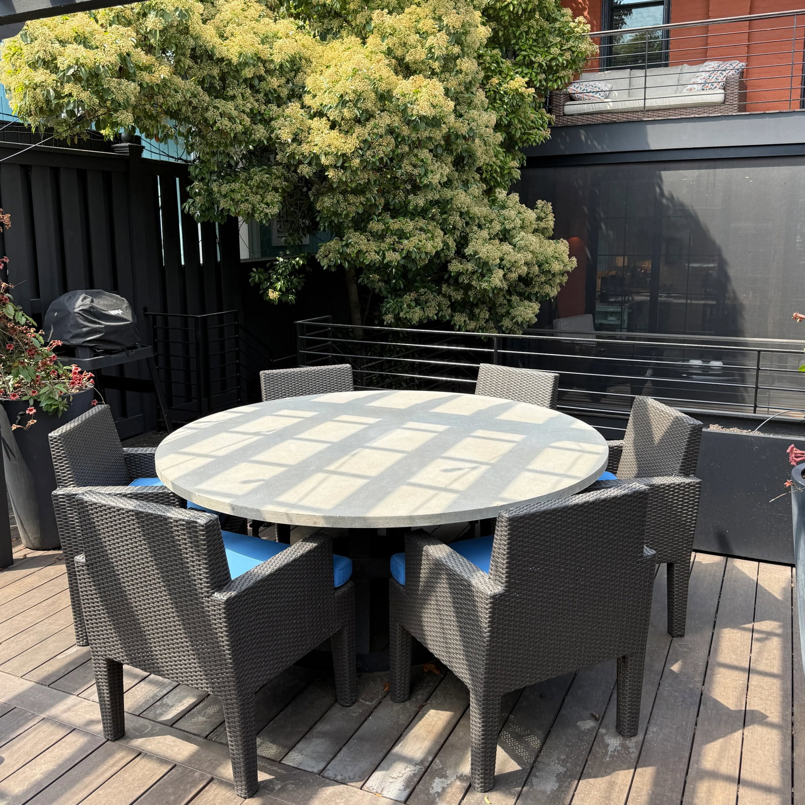 RH Round Outdoor Dining Table & 6 Chairs - 5