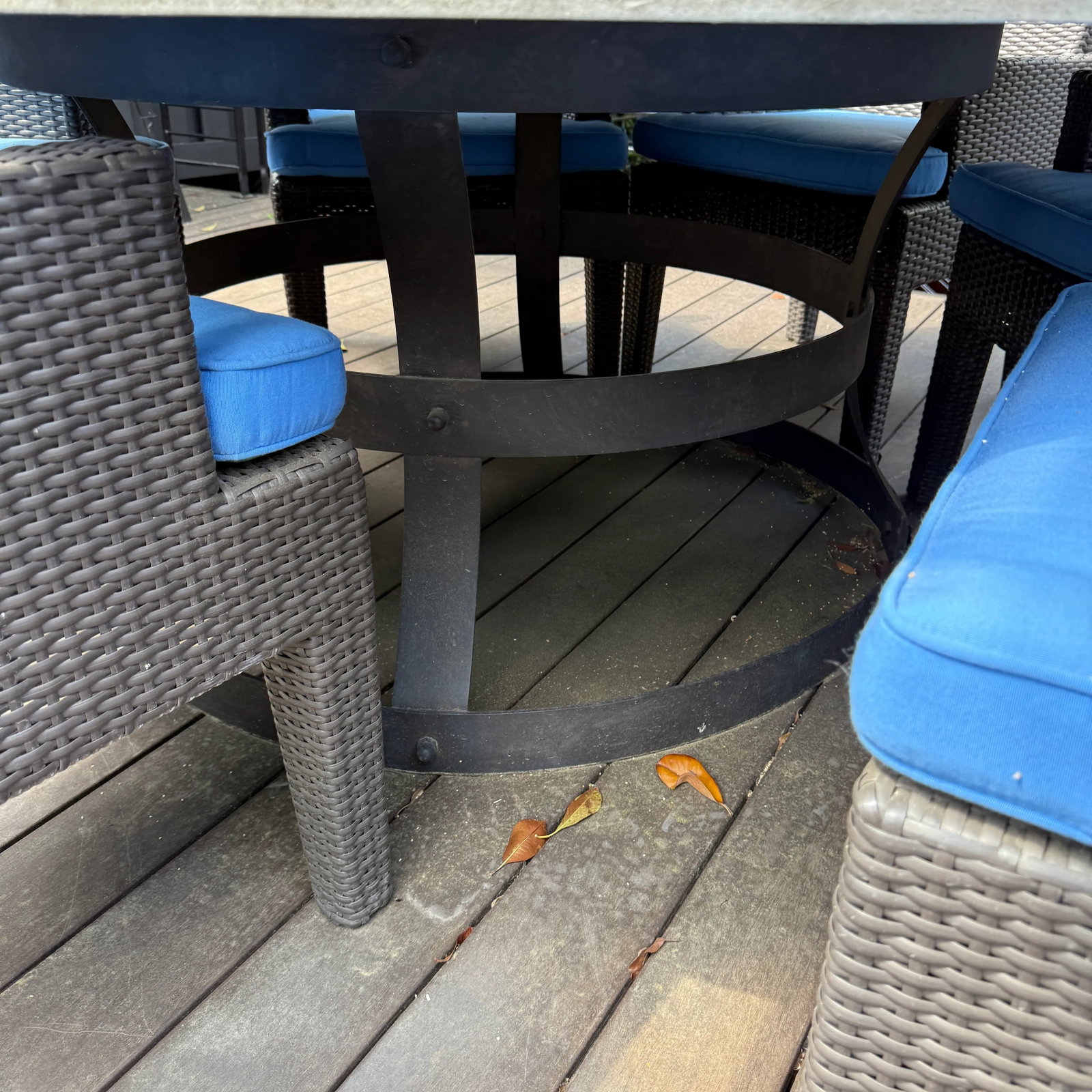 RH Round Outdoor Dining Table & 6 Chairs - 6