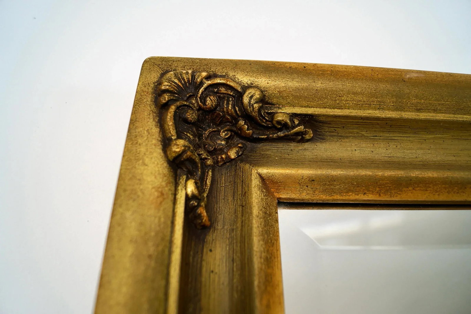 1960's Hollywood Regency Vanity Gilded Pier Mirror With Surmounting Table - 2