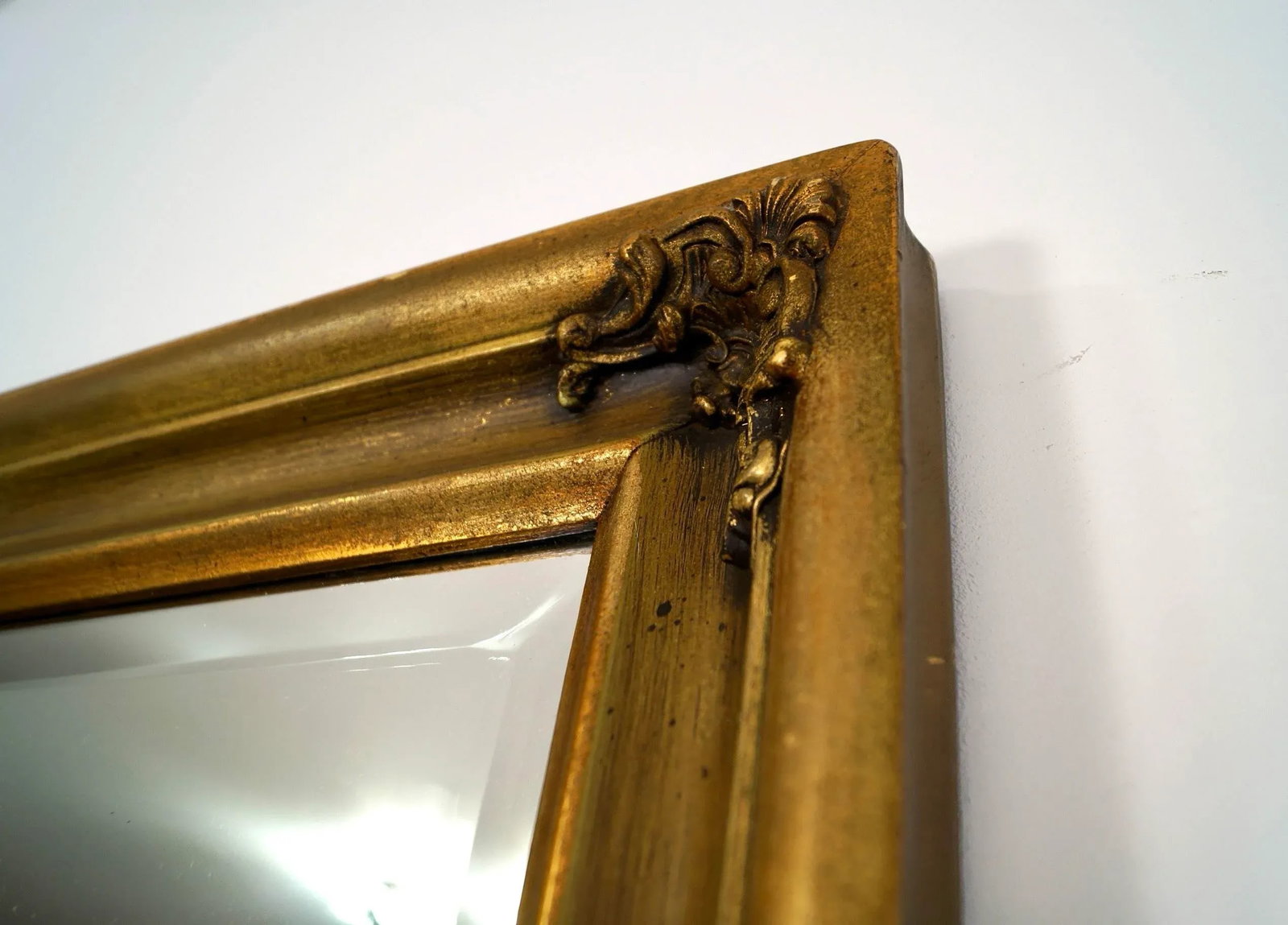 1960's Hollywood Regency Vanity Gilded Pier Mirror With Surmounting Table - 3