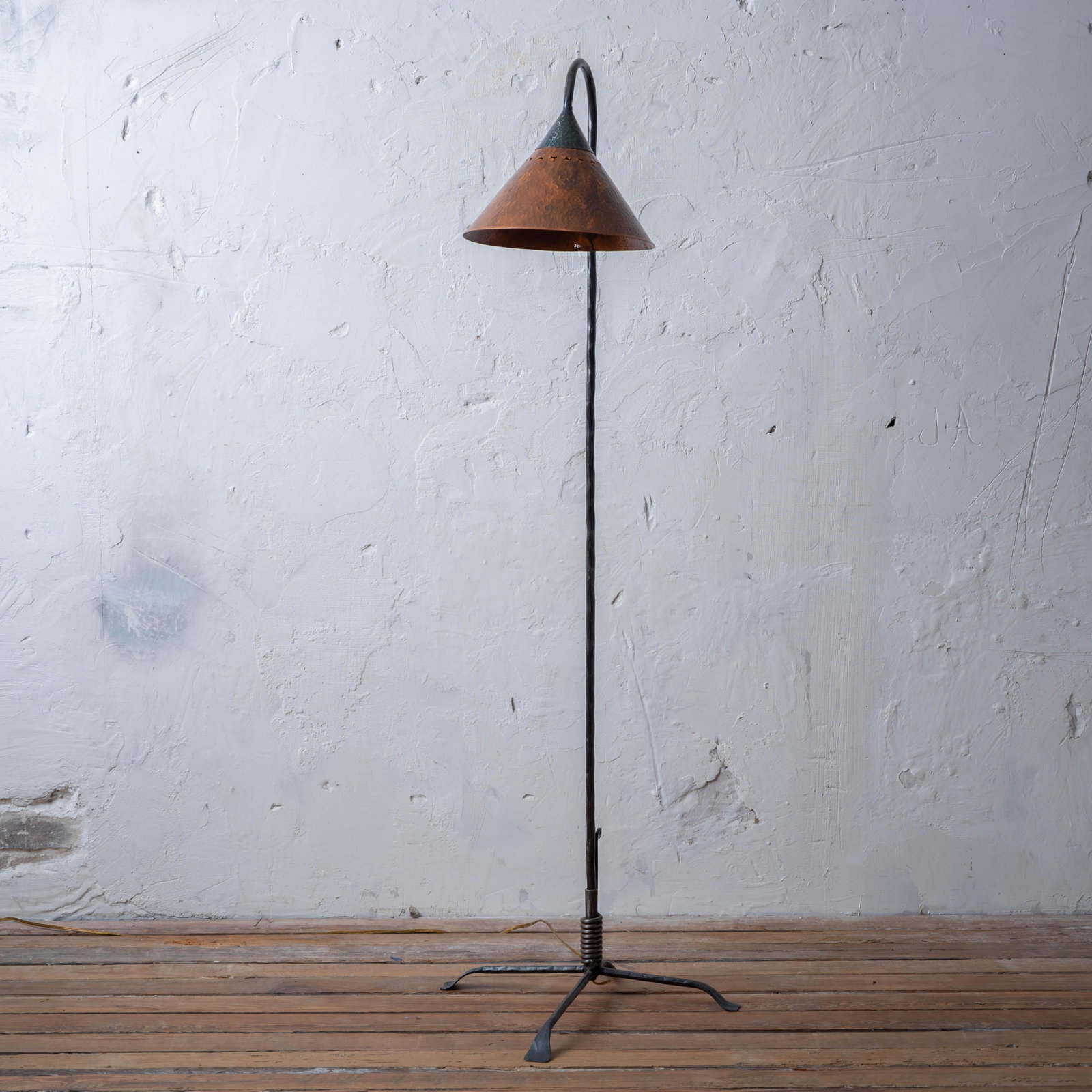 Arts & Crafts Style Hammered Copper Floor Lamp - 10
