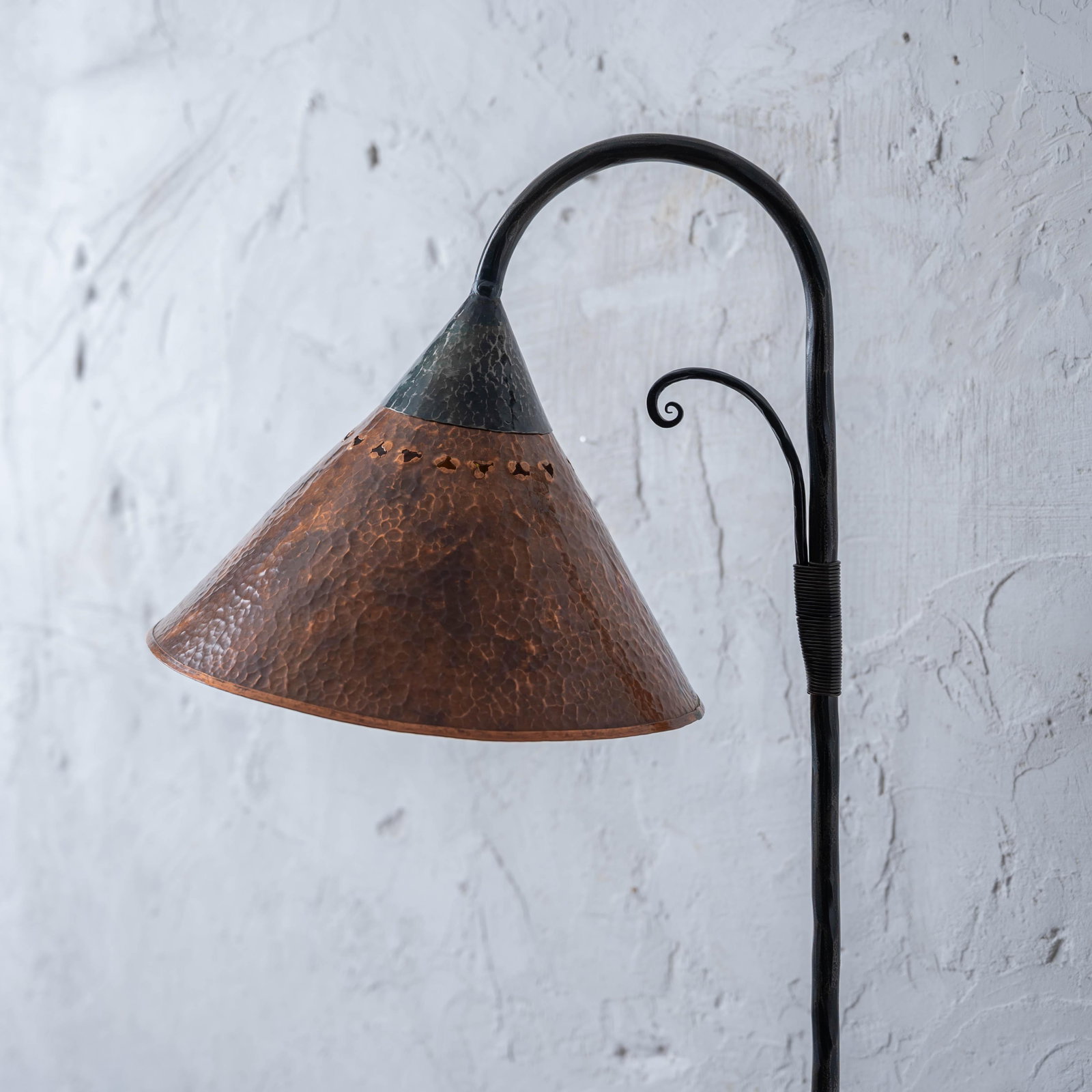 Arts & Crafts Style Hammered Copper Floor Lamp - 11