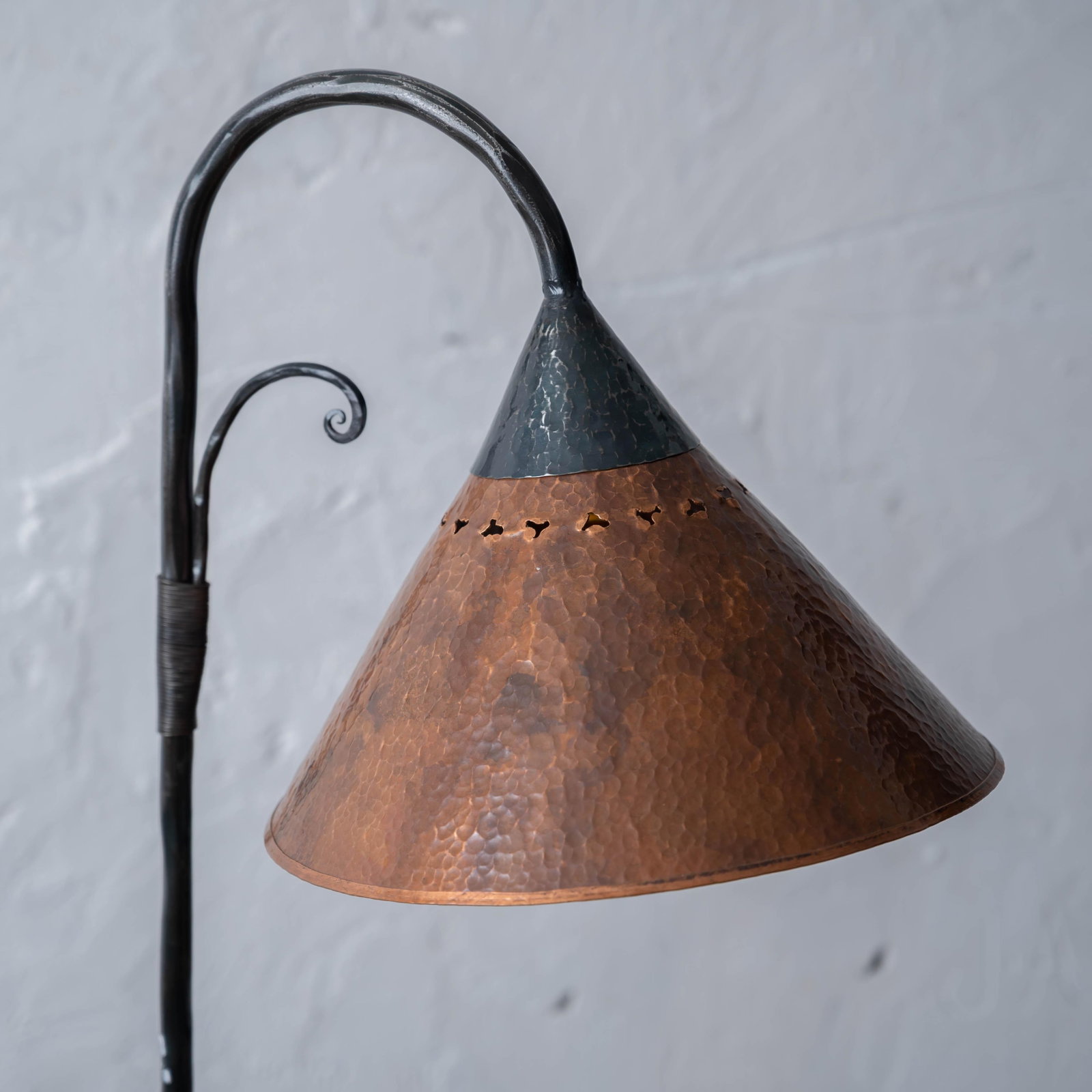 Arts & Crafts Style Hammered Copper Floor Lamp - 3