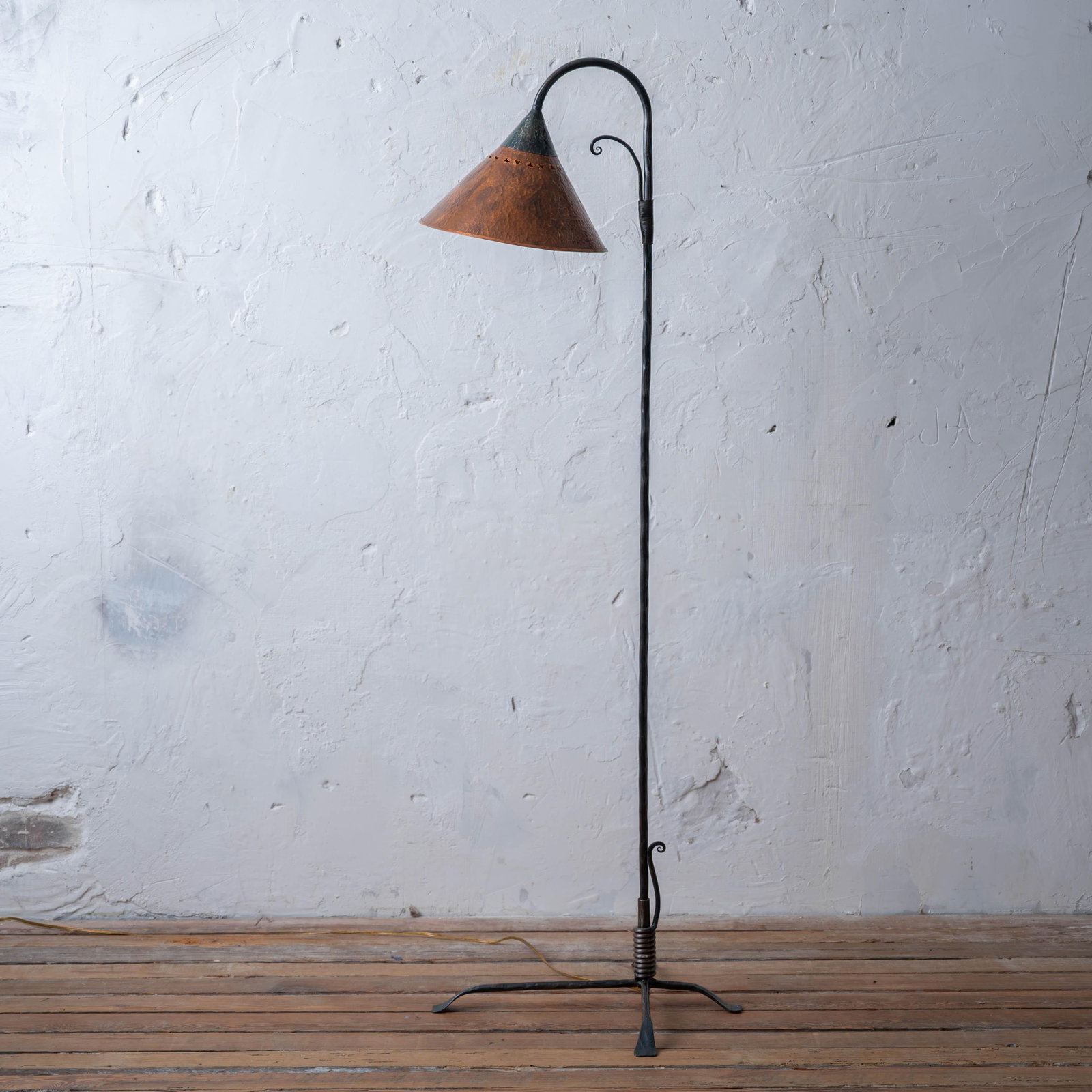 Arts & Crafts Style Hammered Copper Floor Lamp - 5