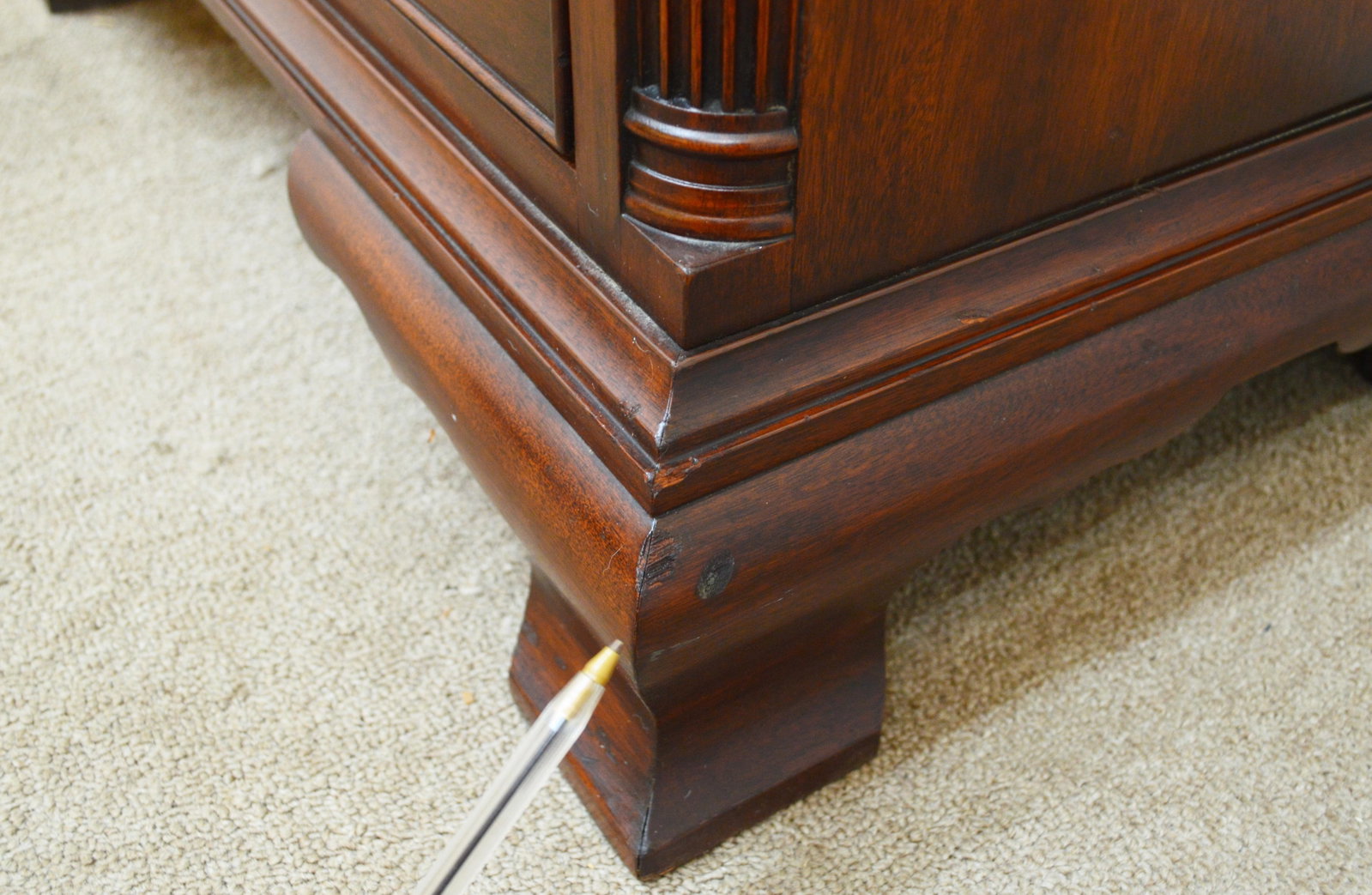 Late 20th Century Henkel Harris Mahogany Nightstand - 12