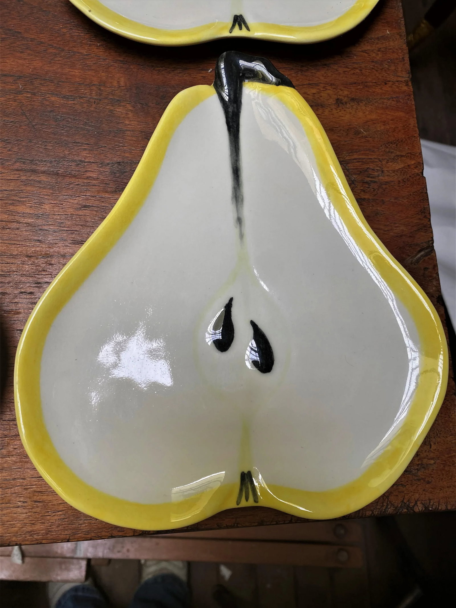 Mid 20th Century Hand Painted Ceramic Pear Shaped Dish/Plate by Ernestine Cannon Salerno Italy - Set - 4
