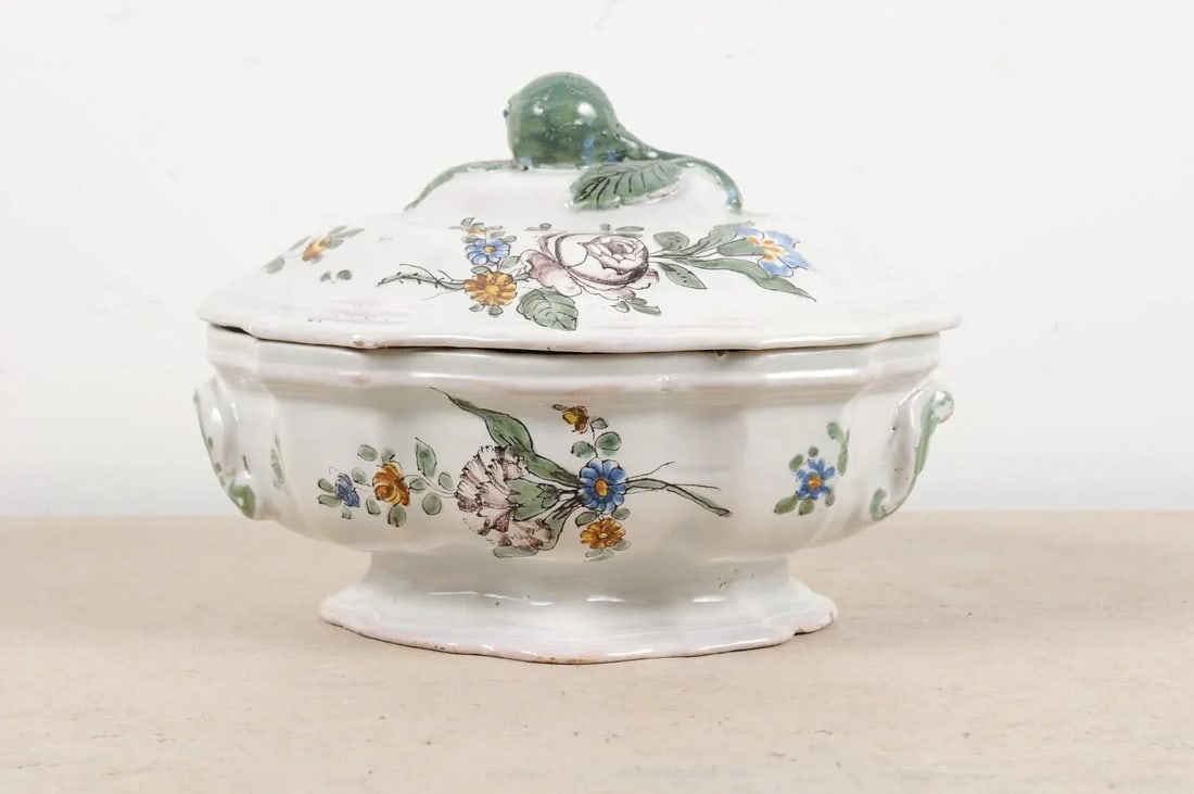 1750s Mid 18th Century French Faience Soup Tureen - 10