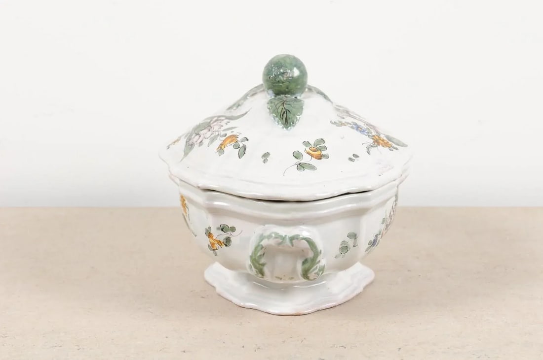 1750s Mid 18th Century French Faience Soup Tureen - 11