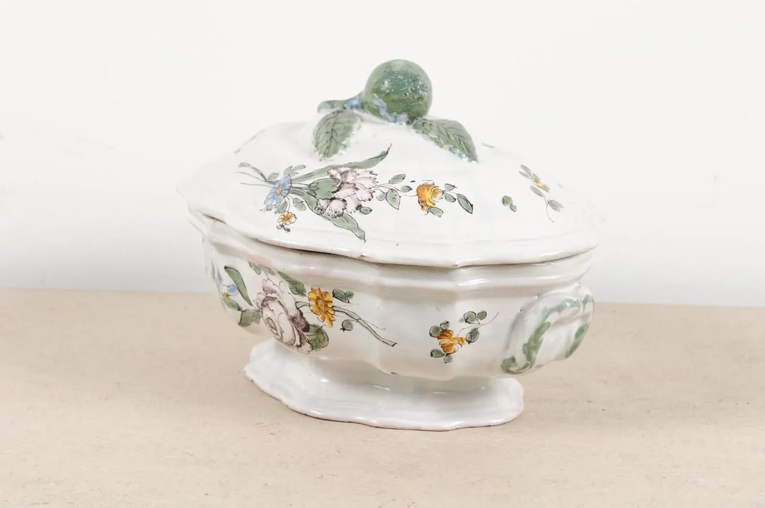 1750s Mid 18th Century French Faience Soup Tureen - 12